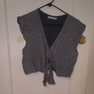 Abercrombie & Fitch | Black and White Polka Dot Crop Top